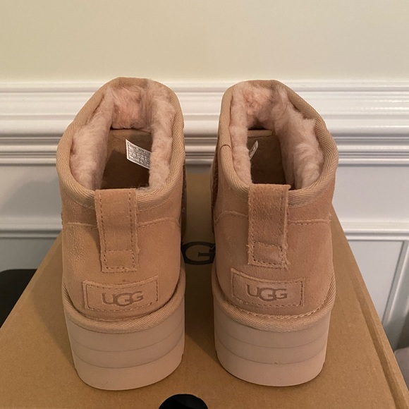 Brand new in box UGG Ultra Mini Platform- Driftwood Ships out same or next - Picture 15 of 16